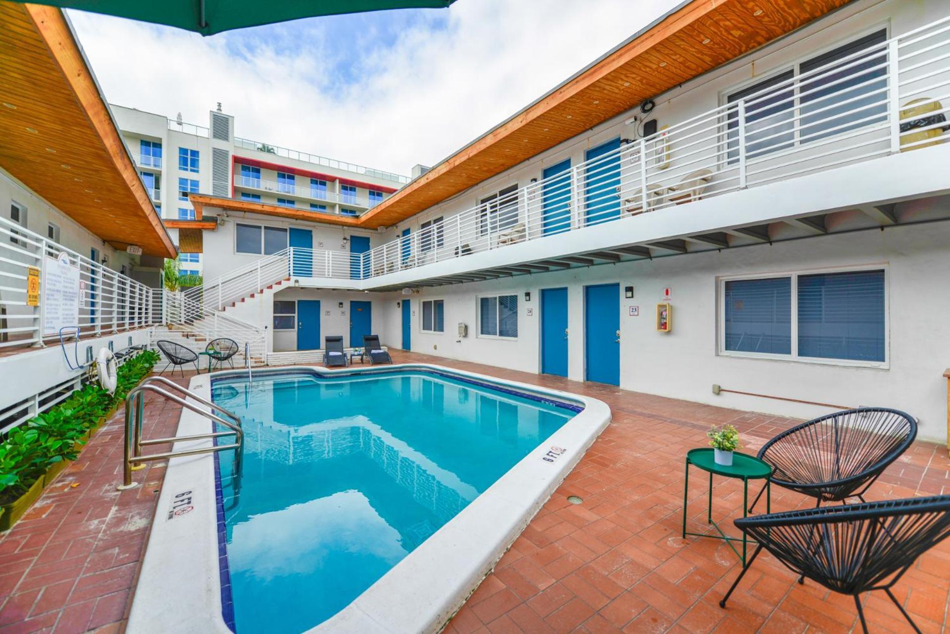 Radiant Unit With Parking And Pool - M26 Apartment Hollywood Bagian luar foto