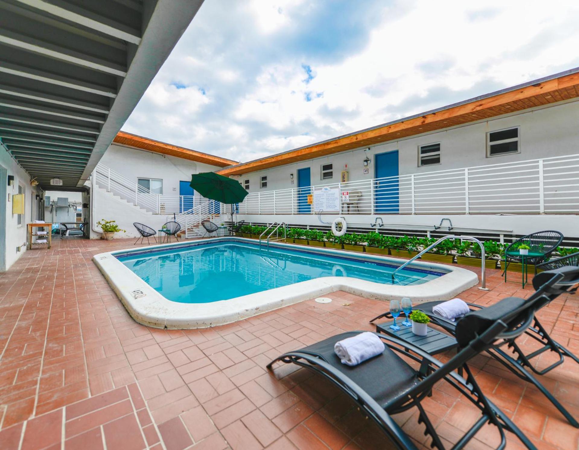 Radiant Unit With Parking And Pool - M26 Apartment Hollywood Bagian luar foto
